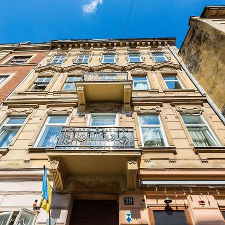 Квартира Подобово На Площі Ринок 39 Сам Центр Львова Exteriör bild