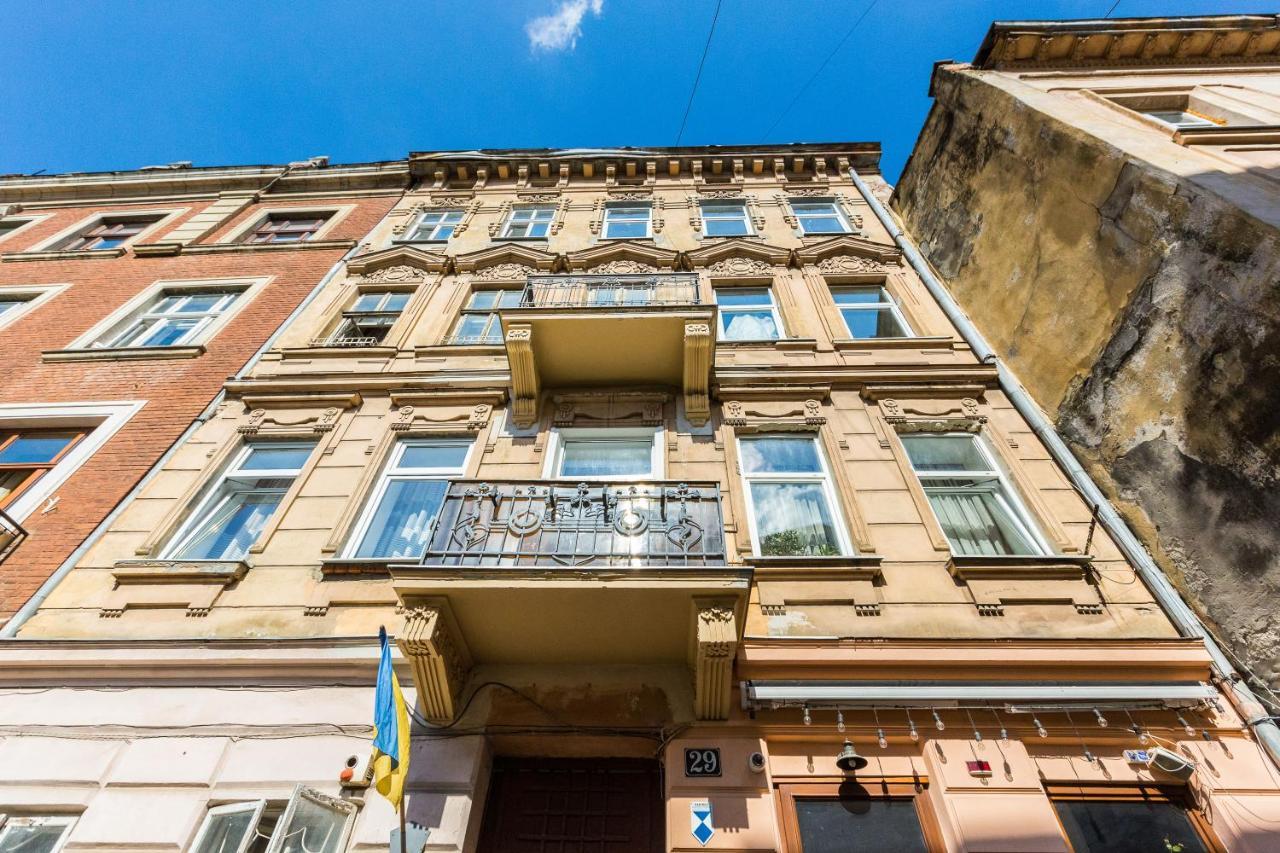 Квартира Подобово На Площі Ринок 39 Сам Центр Львова Exteriör bild