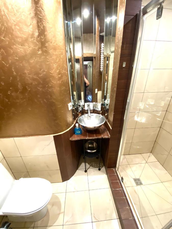 Квартира Подобово На Площі Ринок 39 Сам Центр Львова Exteriör bild