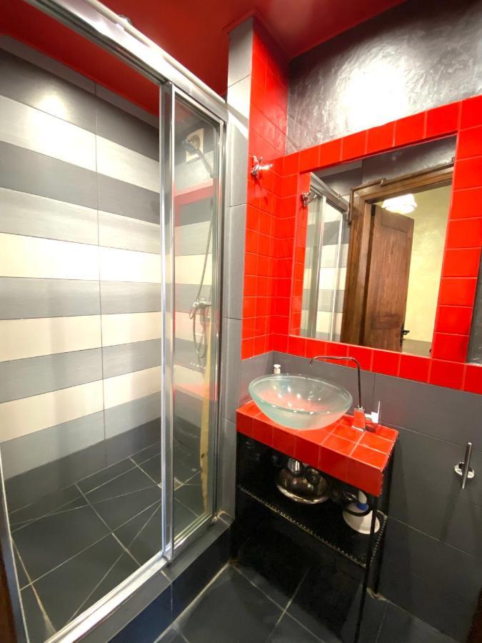 Квартира Подобово На Площі Ринок 39 Сам Центр Львова Exteriör bild